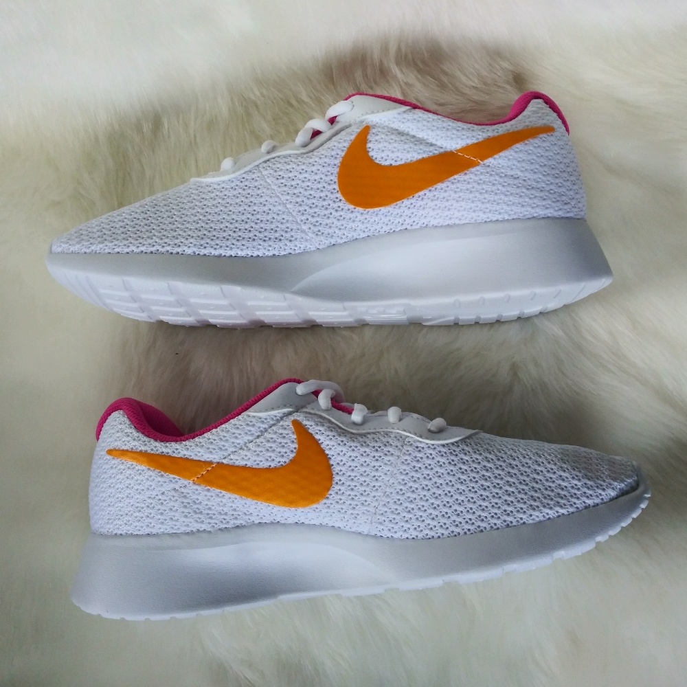 Nike Tanjun Womens Sneakers - Picture 6 of 8